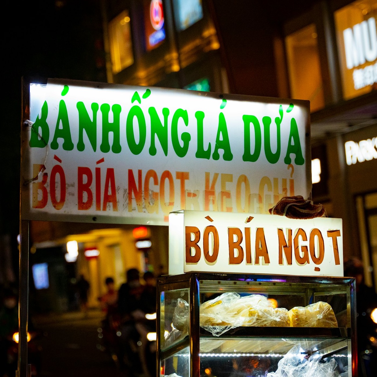 A Saigon street food cart at night