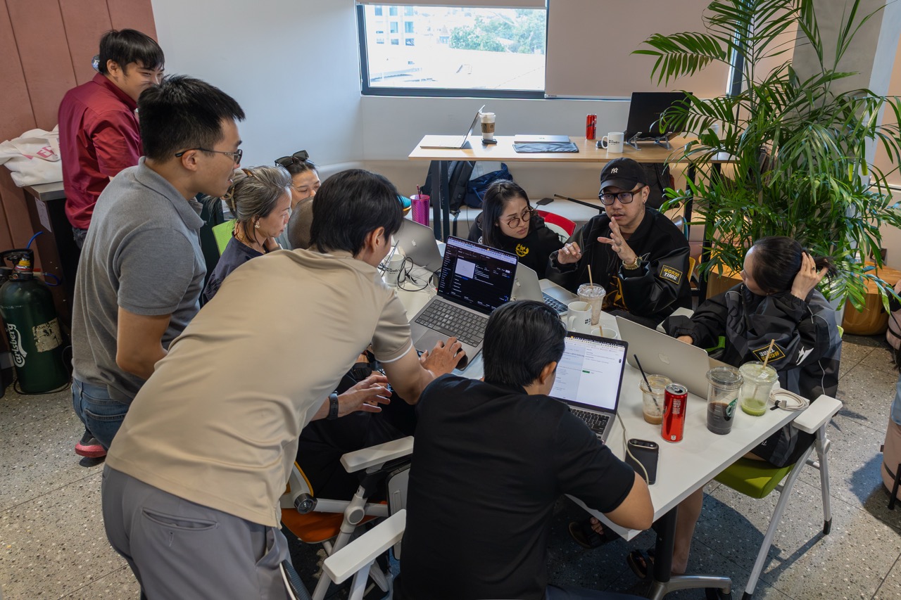 Group coaching during the build day